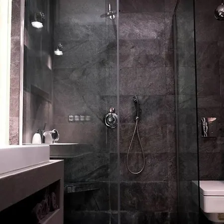 Evergreen - Stylish & Spacious Old Town Apartment With Ac, 1,5 Bath, Family-Friendly *