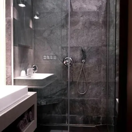 Evergreen - Stylish & Spacious Old Town Apartment With Ac, 1,5 Bath, Family-Friendly *
