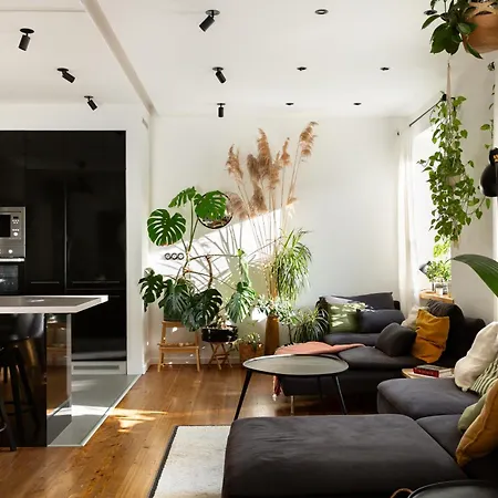 Evergreen - Stylish & Spacious Old Town Apartment With Ac, 1,5 Bath, Family-Friendly *