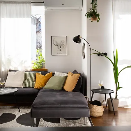 Evergreen - Stylish & Spacious Old Town Apartment With Ac, 1,5 Bath, Family-Friendly Bratislava