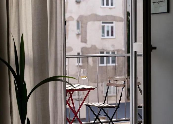 Evergreen - Design & Spacious Old Town With Ac, 1,5 Bath, Family-friendly ブラチスラヴァ